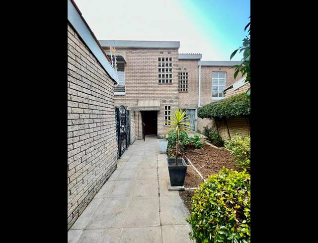 3 BEDROOM APARTMENT FOR SALE IN MORNINGSIDE